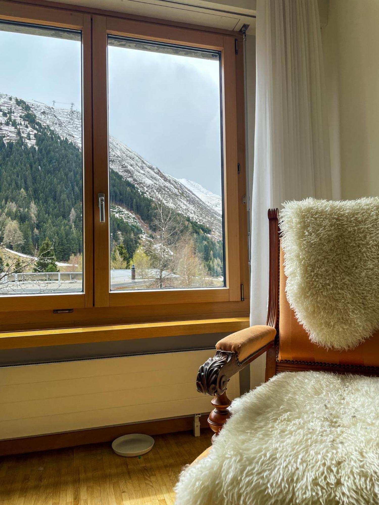 Top Modernes Apartment Im Herzen Von Andermatt Balkon & Bergblick מראה חיצוני תמונה
