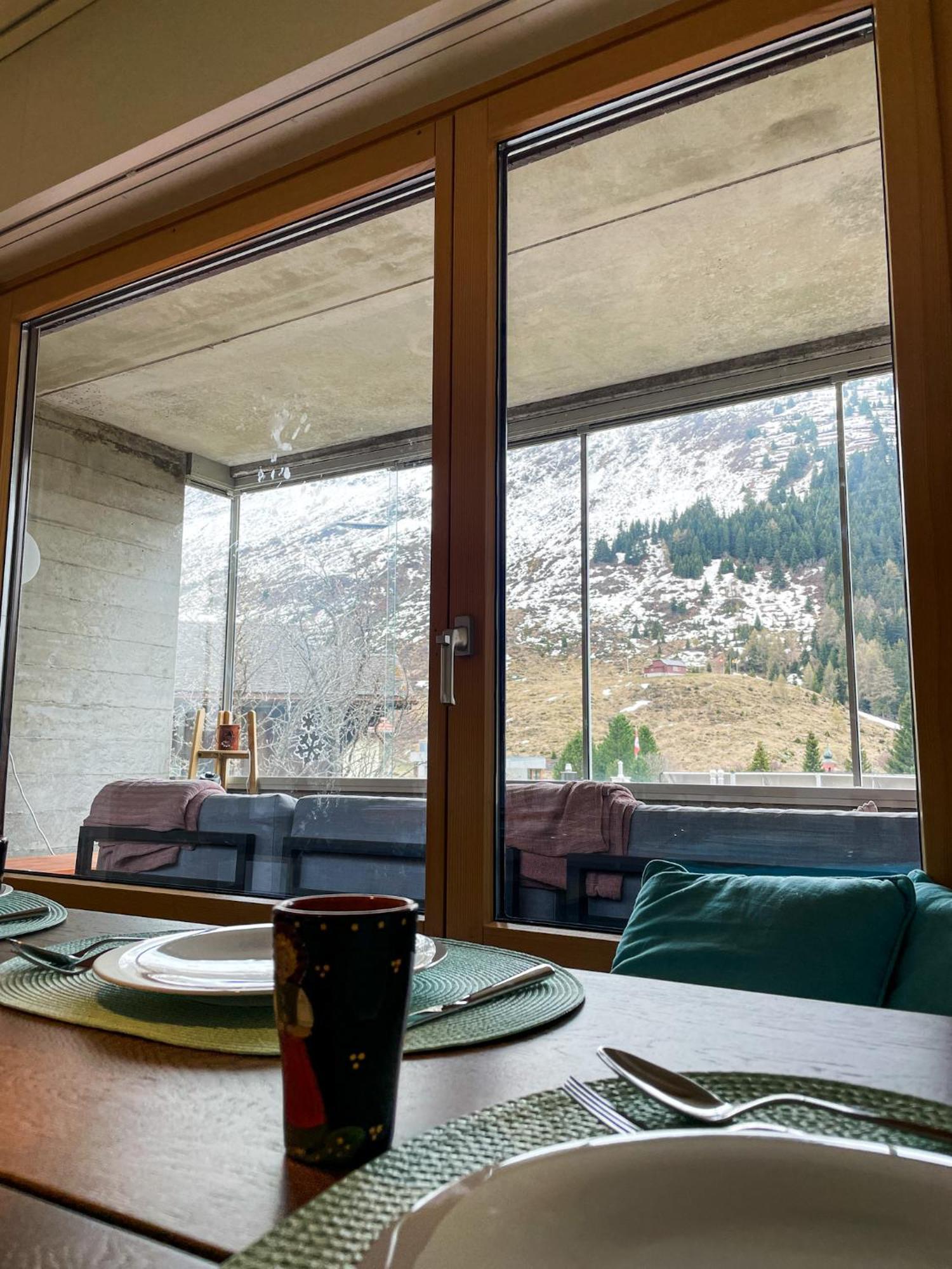Top Modernes Apartment Im Herzen Von Andermatt Balkon & Bergblick מראה חיצוני תמונה