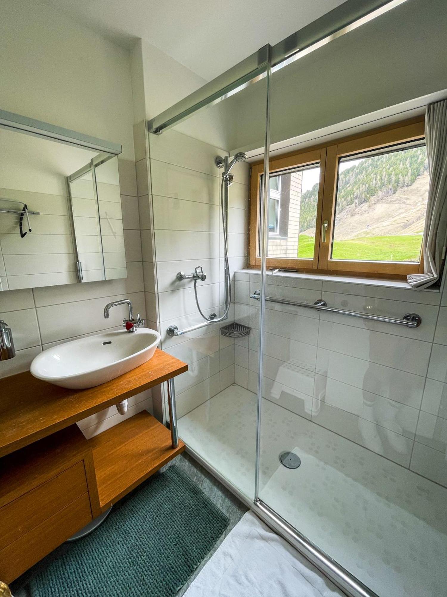 Top Modernes Apartment Im Herzen Von Andermatt Balkon & Bergblick מראה חיצוני תמונה