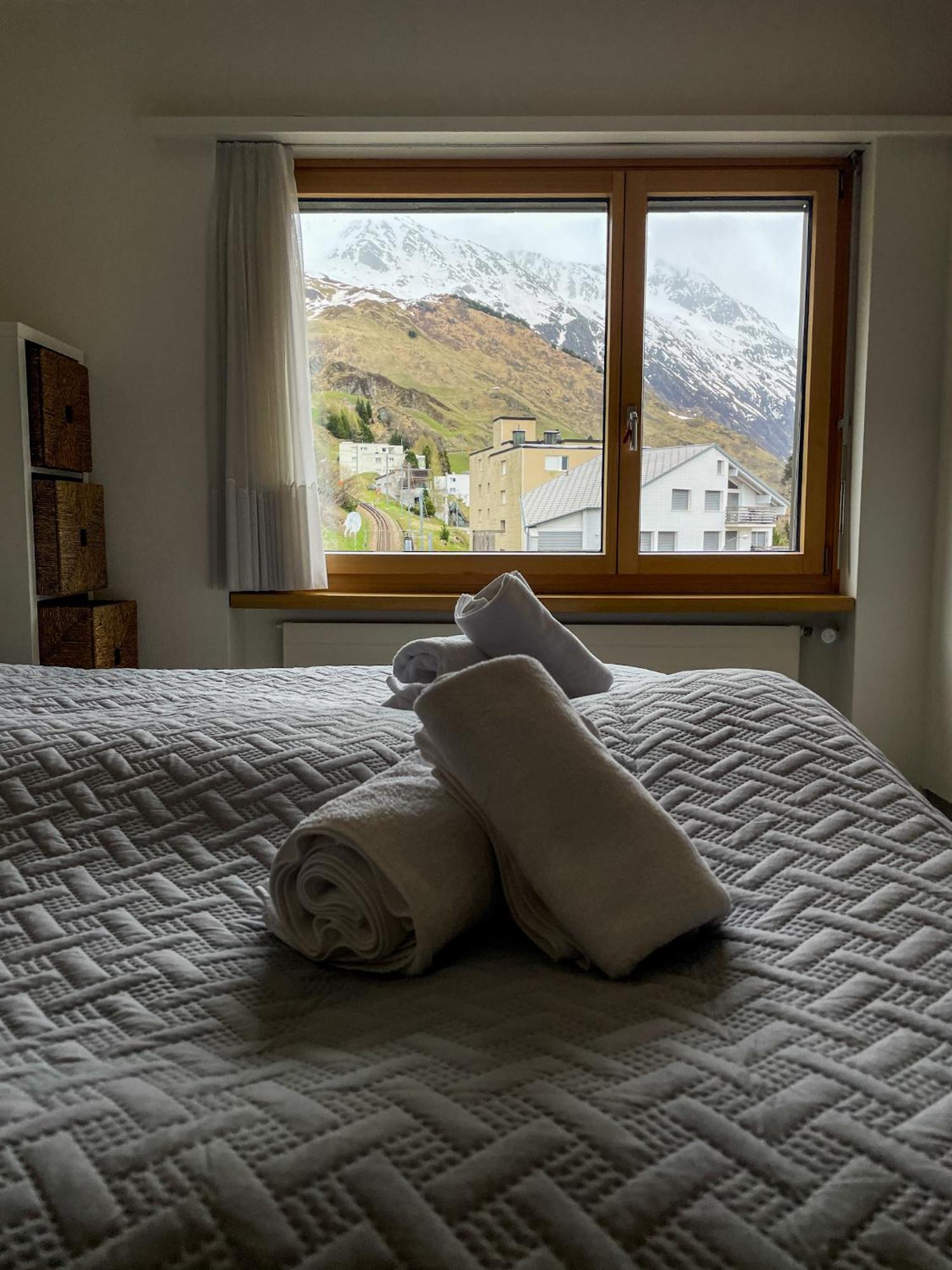 Top Modernes Apartment Im Herzen Von Andermatt Balkon & Bergblick מראה חיצוני תמונה